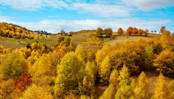 Krásné Podzimní Krajiny Rumunských Horách Fantanele Vesnice Oblasti Sibiu Kraj — Stock fotografie