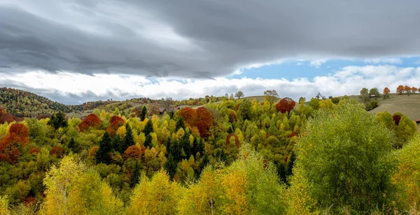 Krásné Podzimní Krajiny Rumunských Horách Fantanele Vesnice Oblasti Sibiu Kraj — Stock fotografie