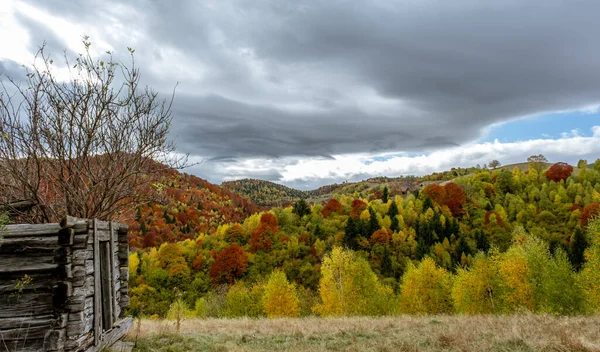 Krásné Podzimní Krajiny Rumunských Horách Fantanele Vesnice Oblasti Sibiu Kraj — Stock fotografie