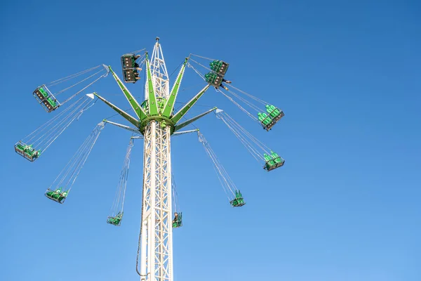 Flying Swing Carrousel Actie Met Lege Stoelen Een Pretpark — Stockfoto