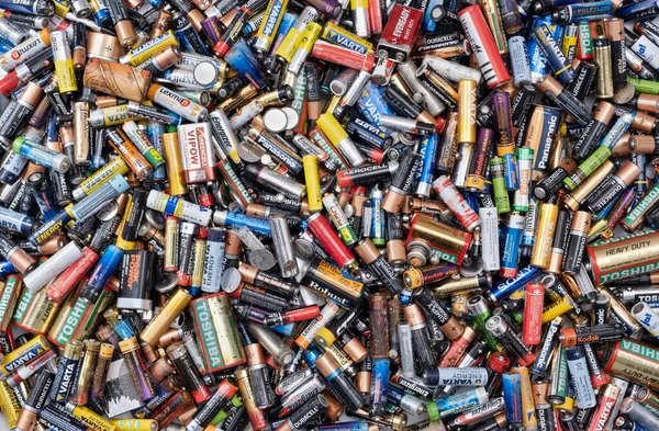 罗马尼亚锡比乌 2021年12月1日 来自不同制造商的旧电池 收集和循环利用 对环境的危害很大 电池背景 — 图库照片