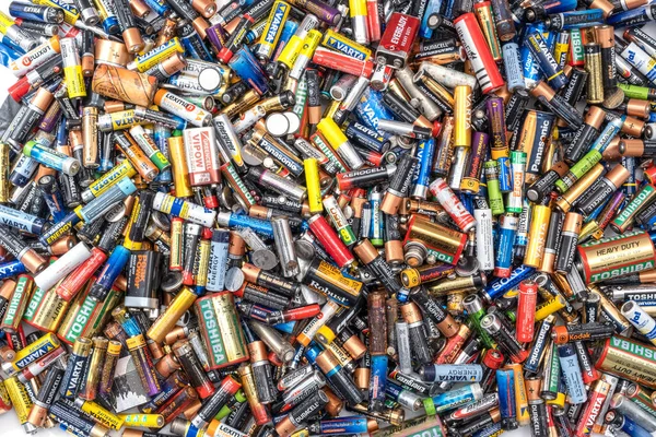 罗马尼亚锡比乌 2021年12月1日 来自不同制造商的旧电池 收集和循环利用 对环境的危害很大 电池背景 — 图库照片
