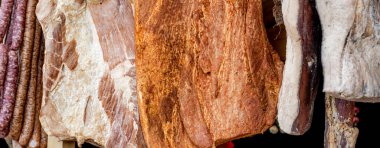 Geleneksel Romen füme domuz ürünleri