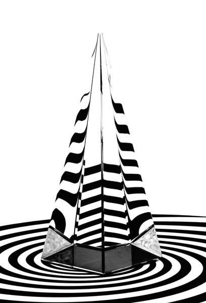 ガラスピラミッドプリズム上の無限の螺旋の反射 — ストック写真