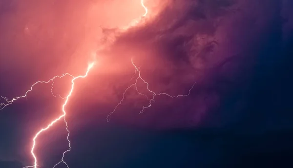 Relâmpago Uma Noite Tempestuosa — Fotografia de Stock