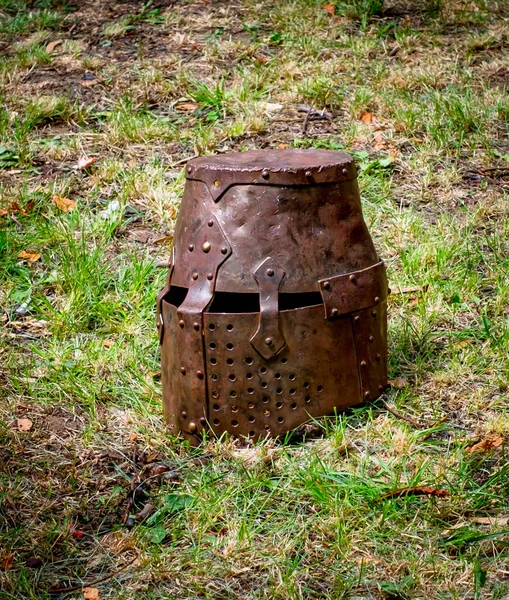 Old Rusty Metal Helmet Grass — Stock Photo, Image