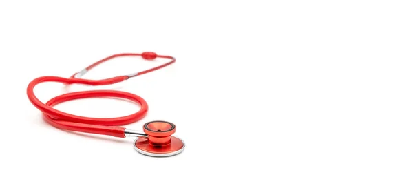 Kopyalama Alanı Ile Izole Edilmiş Beyaz Arkaplanda Kırmızı Stetoskop — Stok fotoğraf
