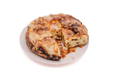 fresh apple pie with raisins abd sugar on the plate