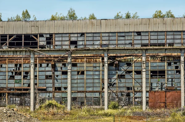 Abandoned Industrial Building Broken Windows Exterior View — Stock Photo, Image