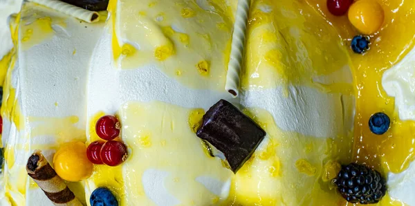 Ice Cream Fresh Fruit Chocolate Whipped Cream — Stock Photo, Image