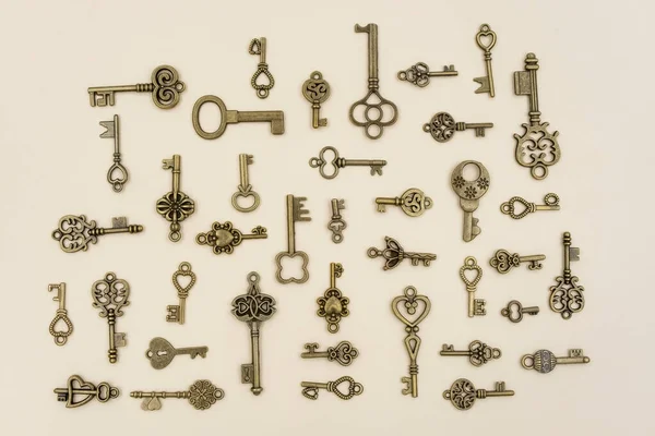 Various Size Type Bronze Ornamental Keys Clocks Treasure Boxes Arranging — Stock Photo, Image