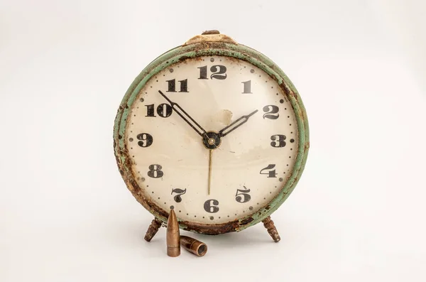 Vintage Table Clock Caliber Bullet Vintage Paper — 스톡 사진