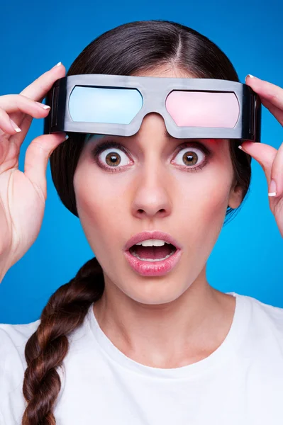 Amazed young woman in 3d glasses — Stock Photo, Image