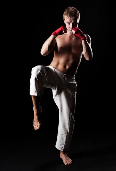 Young kickboxer ready to fight — Stock Photo, Image