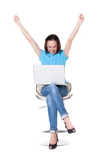 Mulher com laptop levantando as mãos Fotografia De Stock