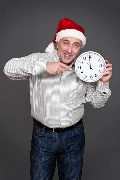 Xmas man pointing at the clock — Stock Photo, Image