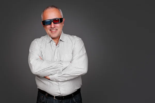 Hombre mayor con gafas 3d —  Fotos de Stock