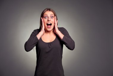 mutlu şok genç kadın