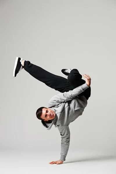 Cool b-boy de pé em congelamento — Fotografia de Stock