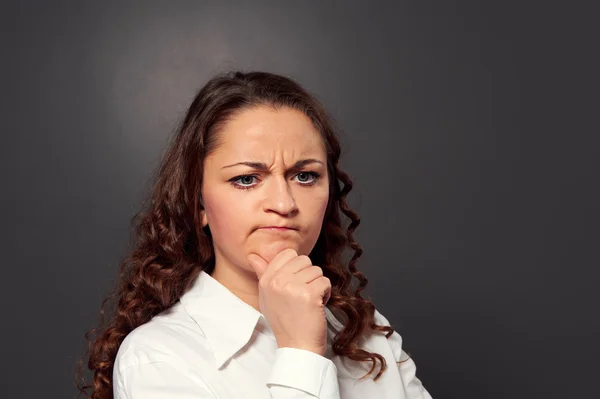 Nachdenkliche, traurige Frau — Stockfoto