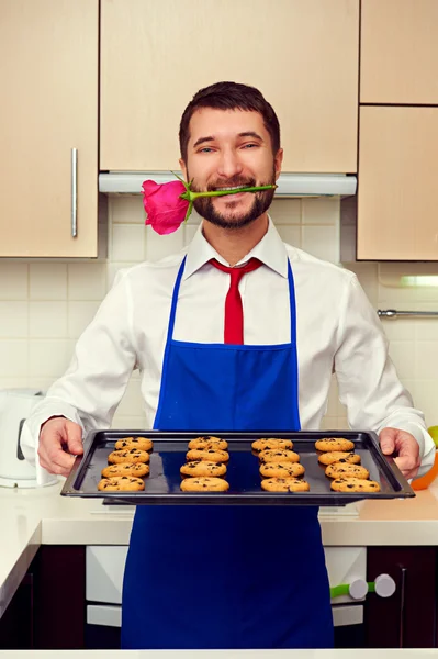 Man had baked festive cookies for his woman — Stock Photo, Image