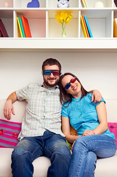 Smiley couple in stereo glasses — Stock Photo, Image