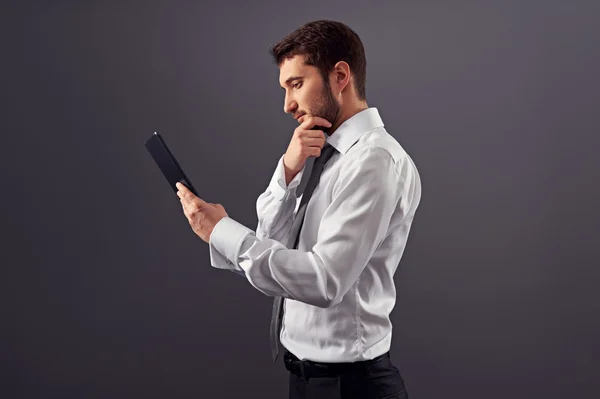 Thoughtful businessman with tablet pc — Stock Photo, Image