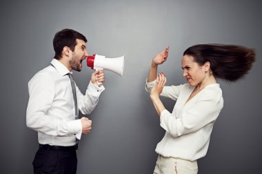 duygusal patron onun alt sevindiriyor