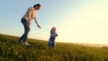 Oğlum annesi ile oynama