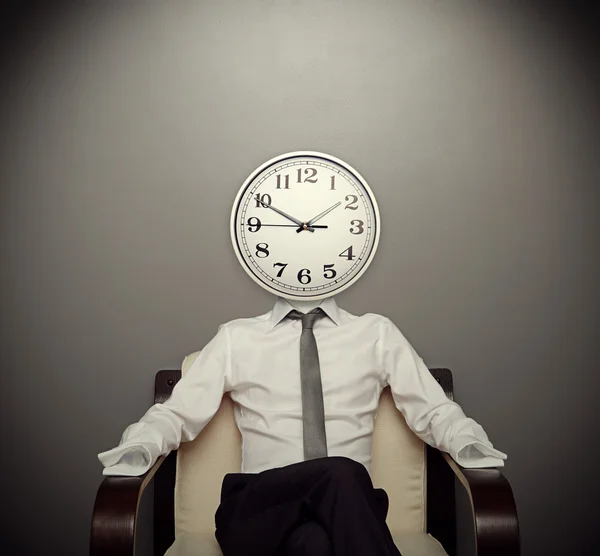 Hombre con un reloj en lugar de una cabeza —  Fotos de Stock