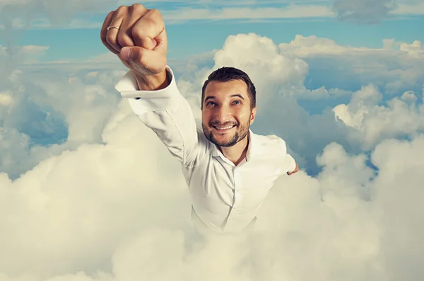 Smiley und glücklicher Mann fliegen — Stockfoto