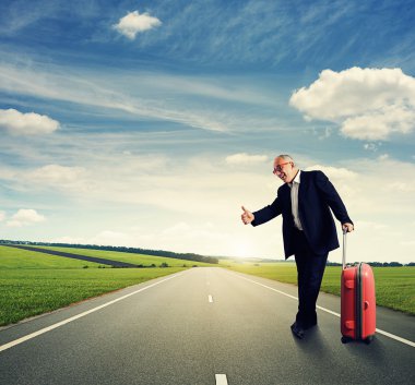 mutlu son sınıf işadamı hitch Hiking