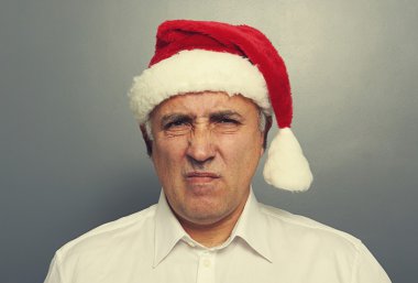 Noel Baba şapkası memnun kıdemli adamı