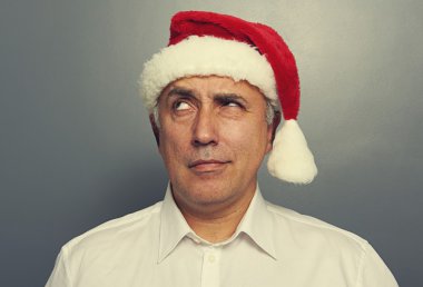 karanlık düşünceli Noel Baba adam