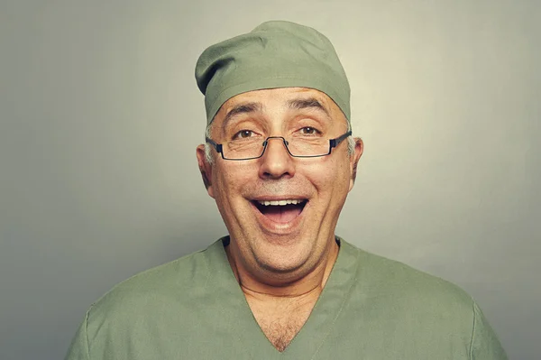 Médico alegre em uniforme — Fotografia de Stock