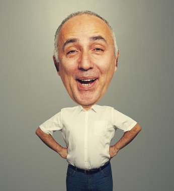 bighead komik gülen adam