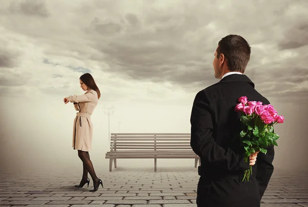 Young beautiful woman waiting her man — Stock Photo, Image