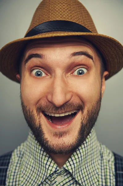 Hipster excitado hombre en sombrero de paja — Foto de Stock