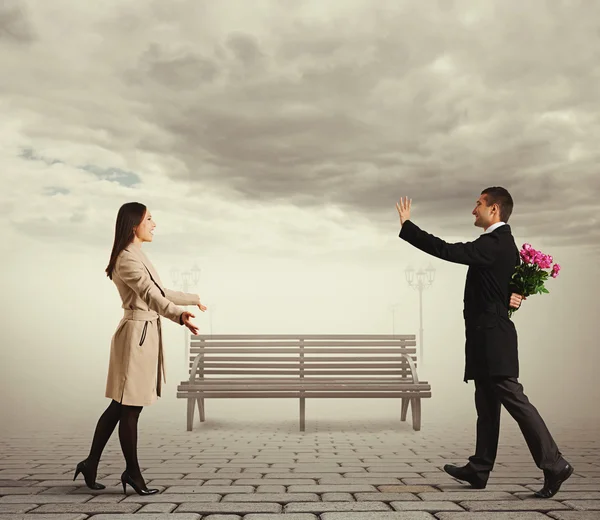 Couple going to meet each other in the park — Stock Photo, Image