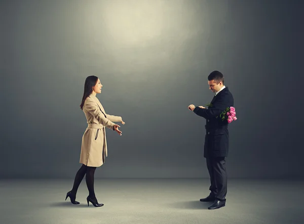 Hombre esperando a su novia — Foto de Stock