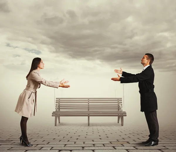 Couple reaching out for each other — Stock Photo, Image