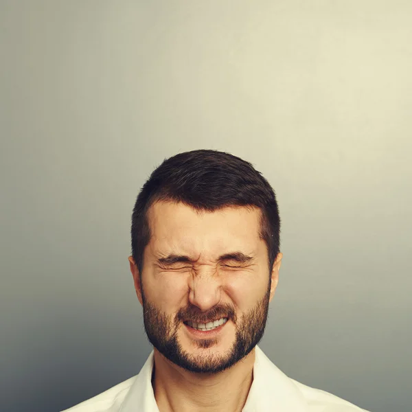 Man schroeven zijn ogen — Stockfoto