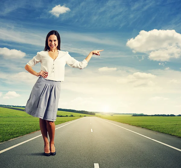 Woman standing on the road — Stock Photo, Image