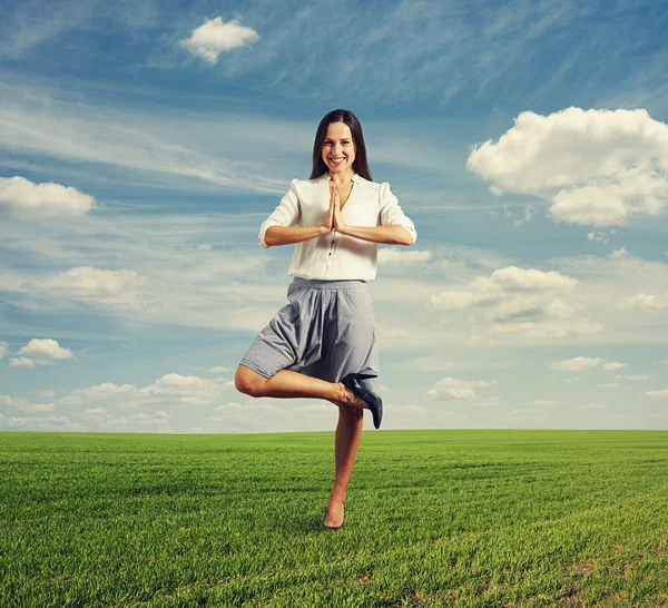 Businesswoman standing in yoga pose — Stock Photo, Image