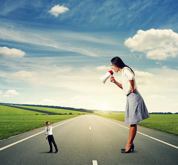 Man going away from big angry woman — Stock Photo, Image