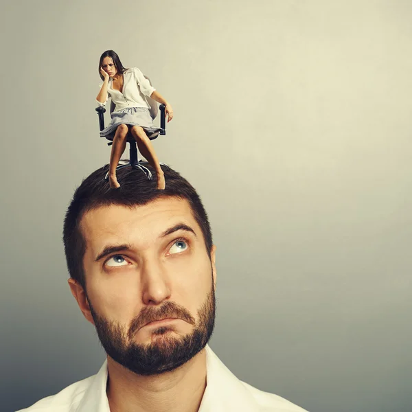 Thoughtful man looking at lazy woman — Stock Photo, Image