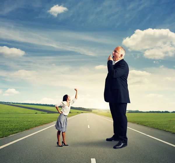 Mujer gritando a gran bostezo jefe — Foto de Stock