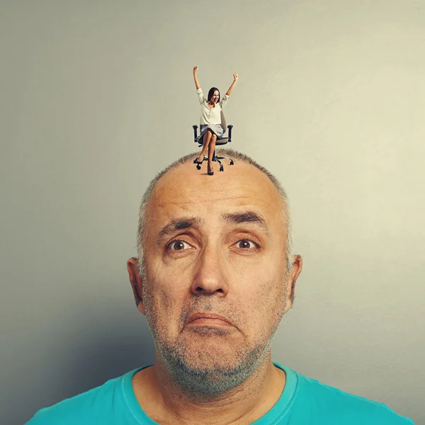 Doleful senior man and happy young woman — Stock Photo, Image