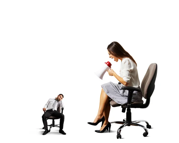 Woman screaming at small lazy man — Stock Photo, Image