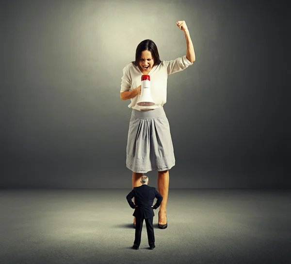 Woman screaming at small senior man — Stock Photo, Image